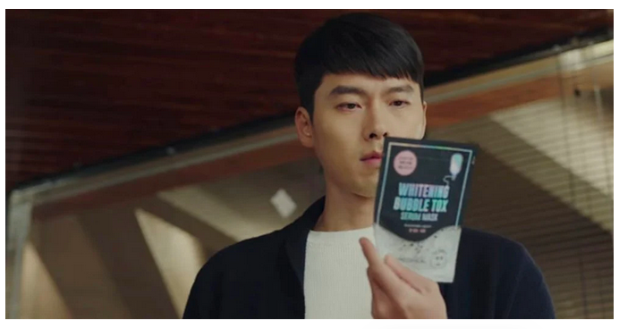 Escena Crash Landing on You Capitán Ri usando mascarilla Mediheal - Cosmética coreana en Kdrama