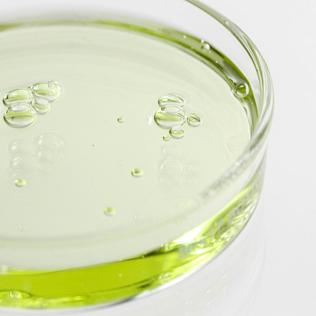 Detalle de la textura del sérum Beauty of Joseon Green Tea y Panthenol
