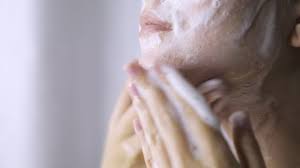 Limpiador facial espumoso, base de aceite - MaxClinic