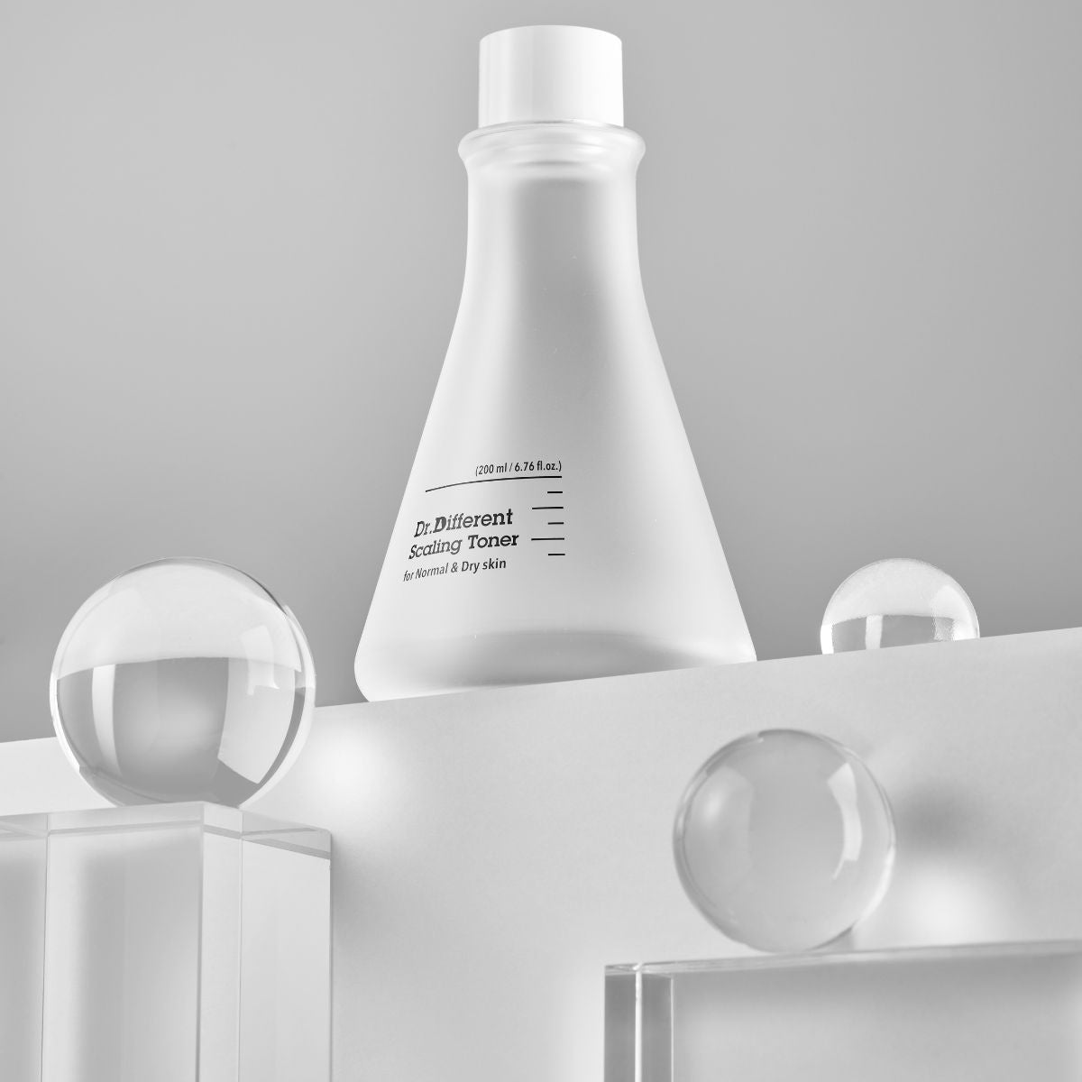 Tónico Dr Different, reequilibrante para piel de seca a normal